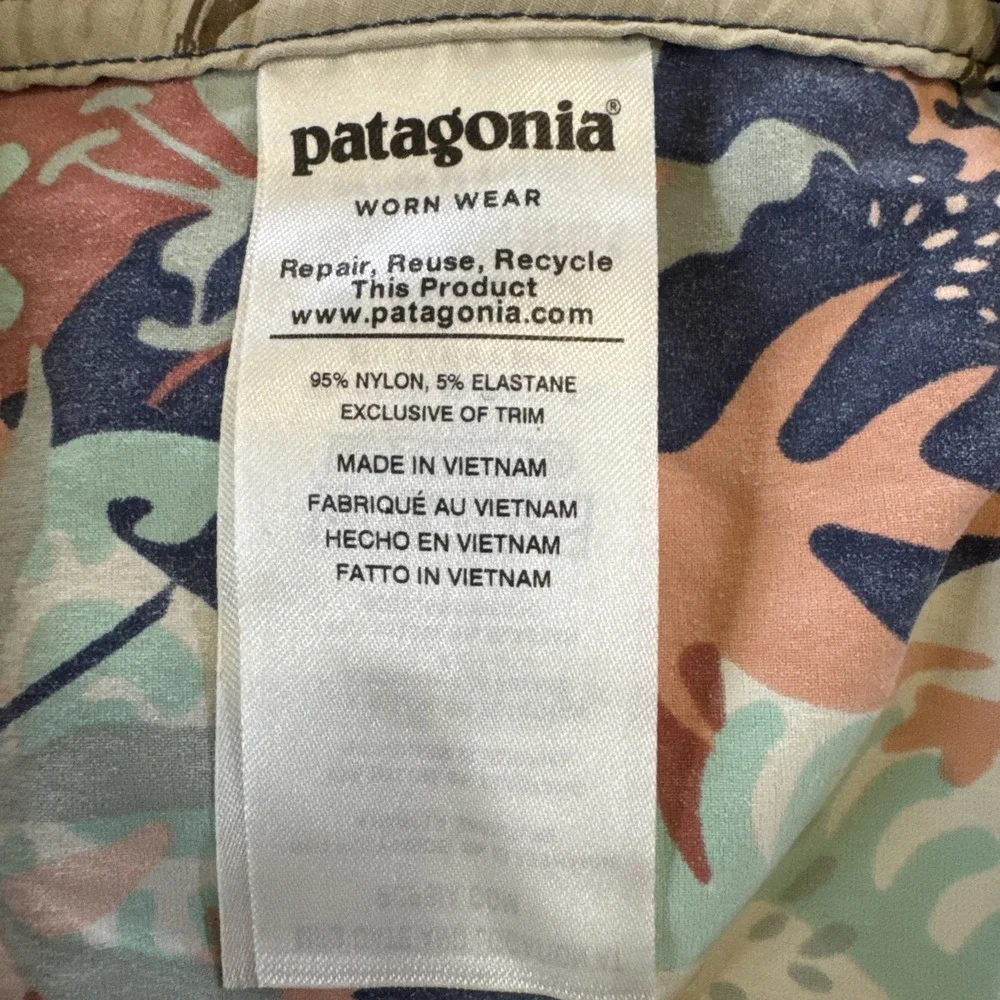 Patagonia‎ Men's Size 32 Wavefarer Scallop Hem Board Shorts Hawaiian Sunset